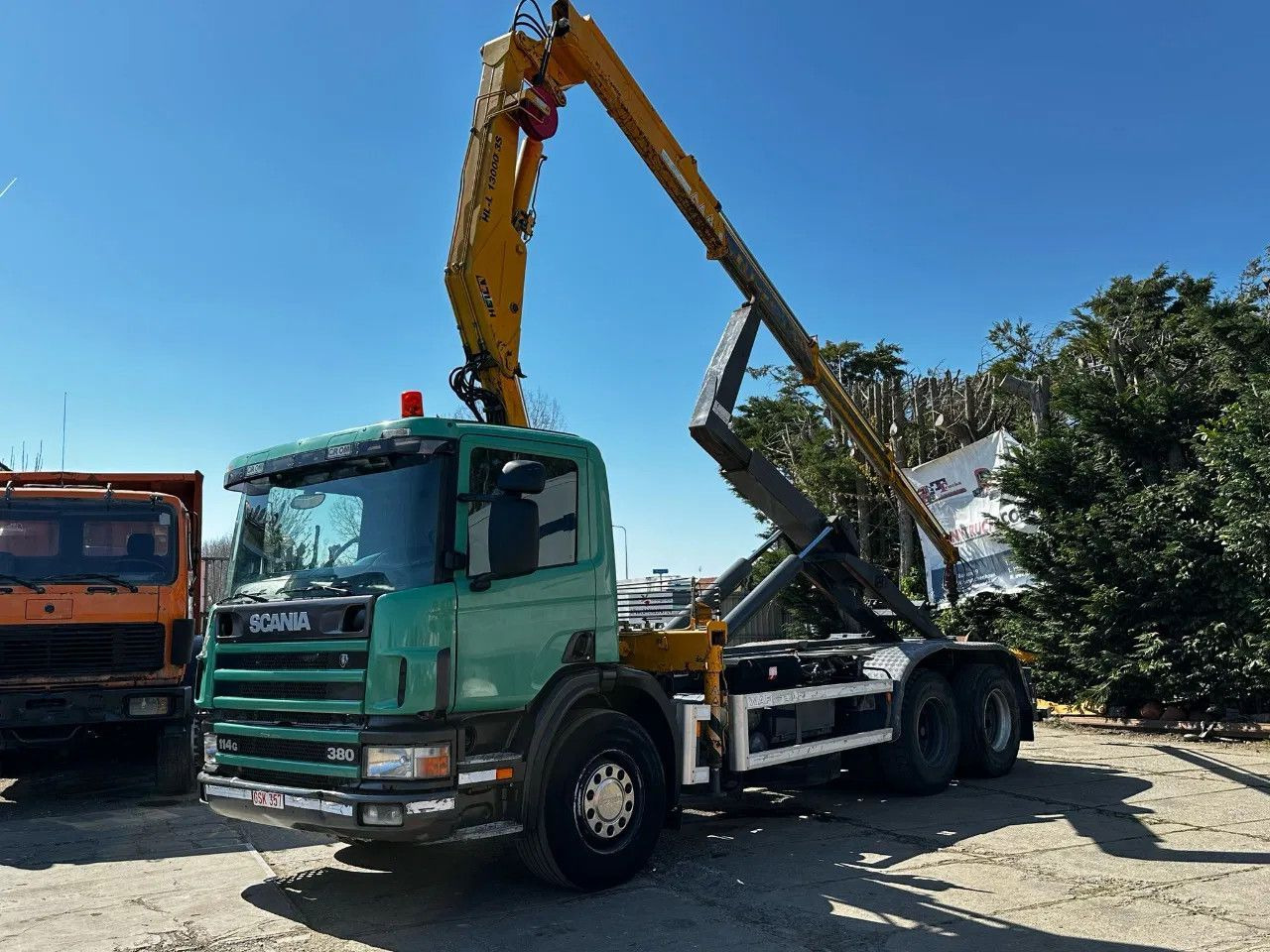 Scania P114-380 6X2 Ampirol + Heila 13000 5T Crane Manu - Portacontenedore/ Intercambiable camión: foto 2 Scania P114-380 6X2 Ampirol + Heila 13000 5T Crane Manu - Portacontenedore/ Intercambiable camión: foto 2