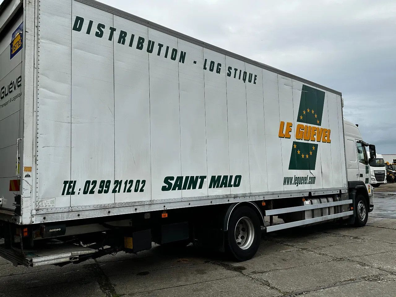 Volvo FM 330 4X2 BOX Spring/Air EURO5 Double Airco Ret - Camión caja cerrada: foto 4 Volvo FM 330 4X2 BOX Spring/Air EURO5 Double Airco Ret - Camión caja cerrada: foto 4