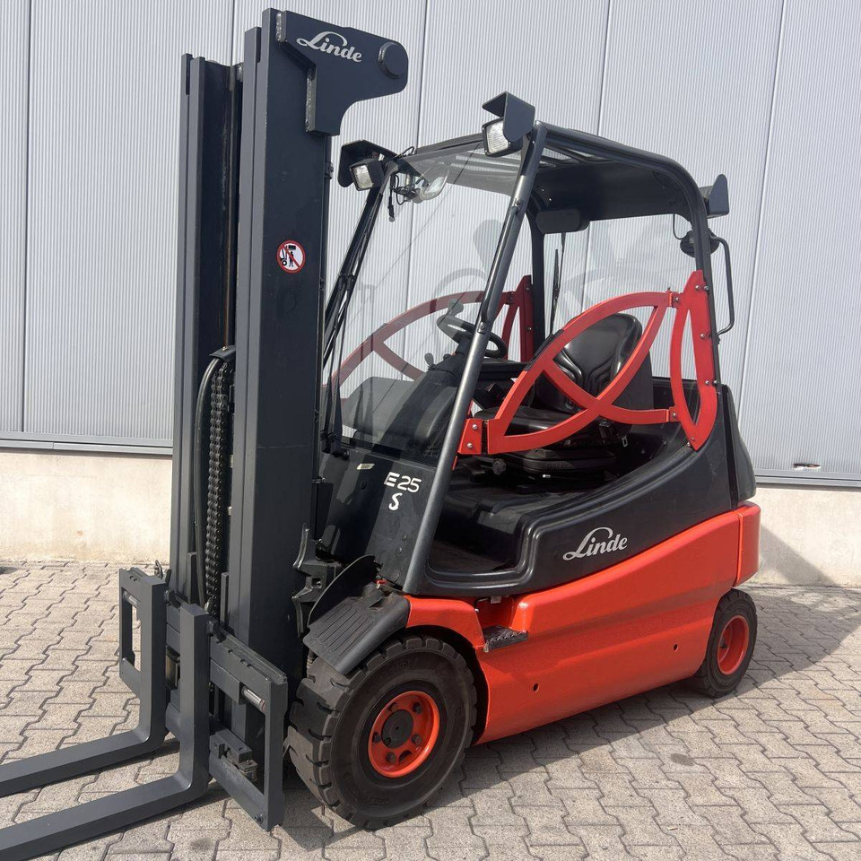 Linde E25S (336-03) - Carretilla elevadora eléctrica: foto 1 Linde E25S (336-03) - Carretilla elevadora eléctrica: foto 1
