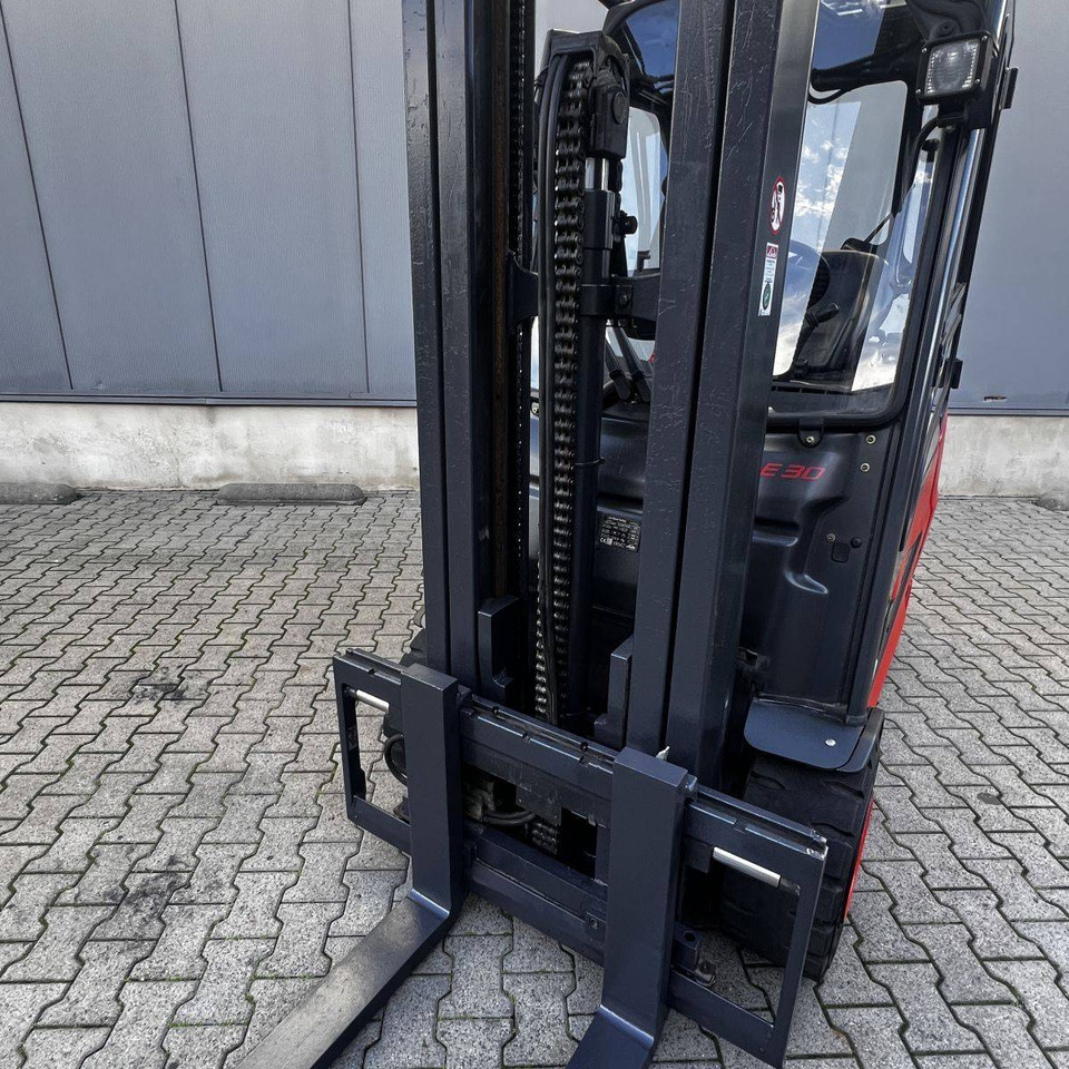 Carretilla elevadora eléctrica Linde E30/600H (387): foto 16