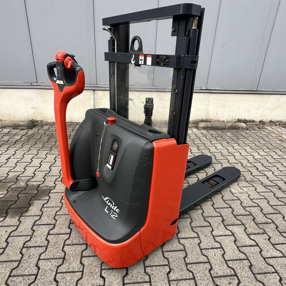 Linde L12 (1172) - Apilador: foto 1 Linde L12 (1172) - Apilador: foto 1