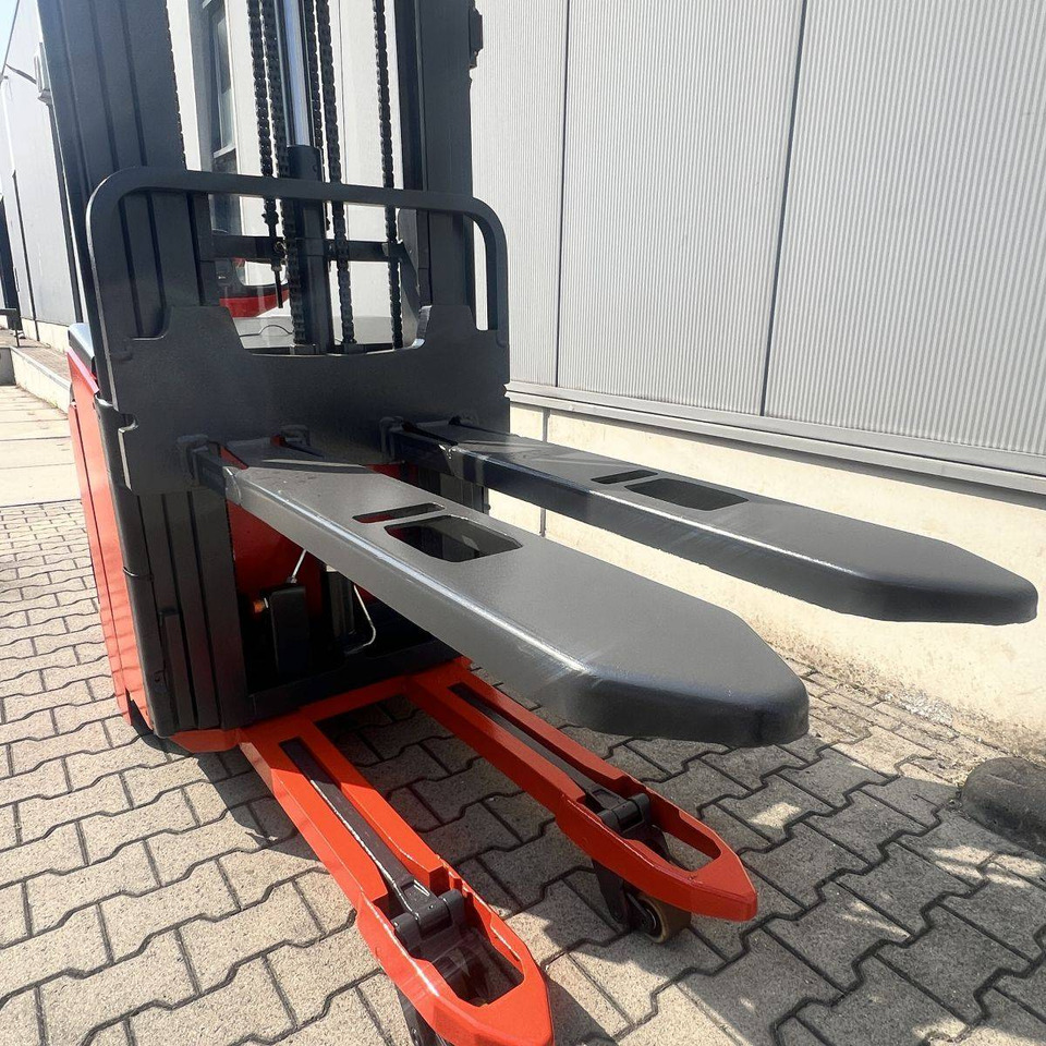 Linde L16i (372) - Apilador: foto 4 Linde L16i (372) - Apilador: foto 4