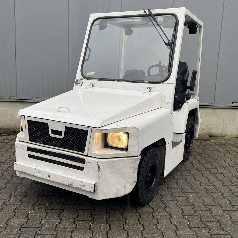 Nissan FV02A25U - Remolcadora: foto 1 Nissan FV02A25U - Remolcadora: foto 1