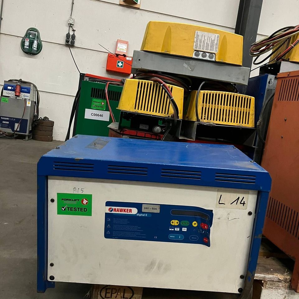 Hawker 24V/60A Digital E - Piezas de recambio para Equipo de manutención: foto 1 Hawker 24V/60A Digital E - Piezas de recambio para Equipo de manutención: foto 1
