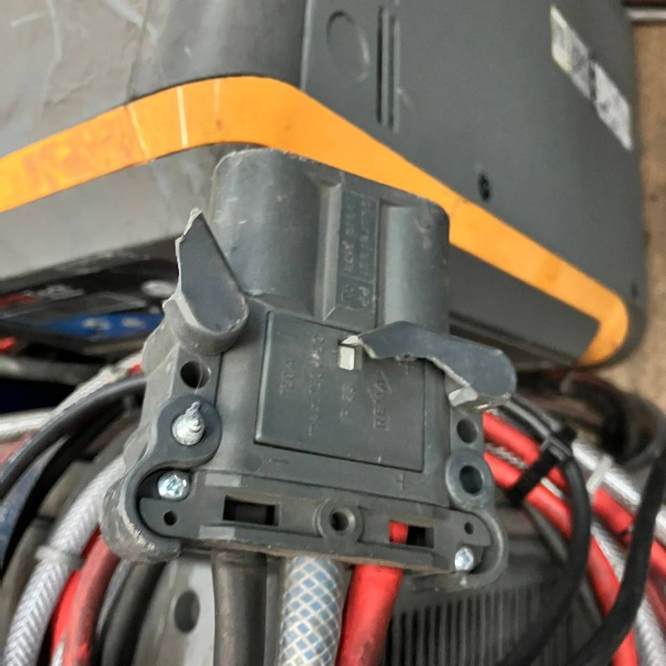 Hawker Lifetech Modular 24V/72A - Piezas de recambio para Equipo de manutención: foto 4 Hawker Lifetech Modular 24V/72A - Piezas de recambio para Equipo de manutención: foto 4