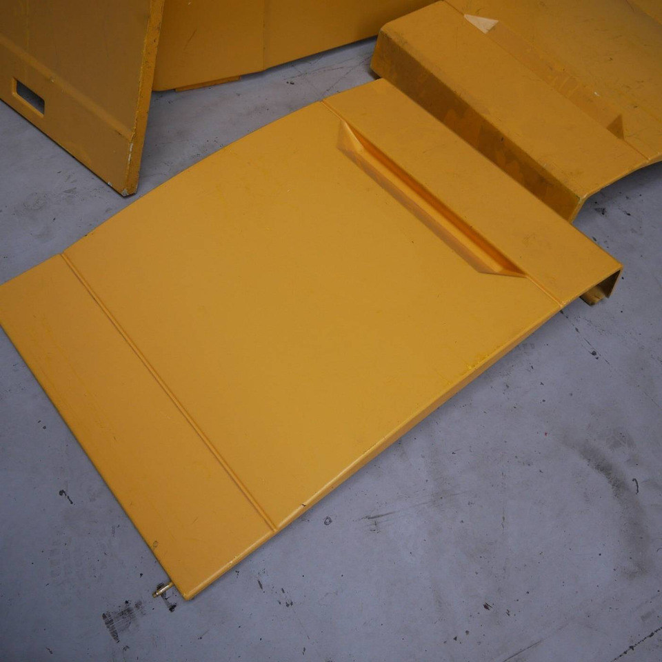 Plastic covers for Dambach, Atlet OMNI 140DCR - Carrocería y exterior para Equipo de manutención: foto 4 Plastic covers for Dambach, Atlet OMNI 140DCR - Carrocería y exterior para Equipo de manutención: foto 4