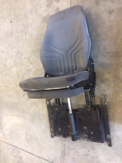 Seat for STILL M15-4, and Linde K15-4 - Asiento para Equipo de manutención: foto 1 Seat for STILL M15-4, and Linde K15-4 - Asiento para Equipo de manutención: foto 1
