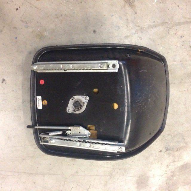 Seat for Scrubber vacuum cleaner Nilfisk BR 850 - Asiento para Fregadora: foto 2 Seat for Scrubber vacuum cleaner Nilfisk BR 850 - Asiento para Fregadora: foto 2