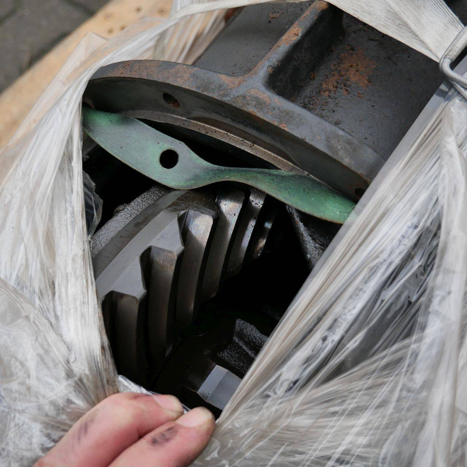 Transmission for Nissan D02 - Transmisión para Equipo de manutención: foto 2 Transmission for Nissan D02 - Transmisión para Equipo de manutención: foto 2