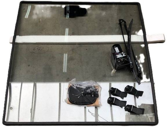 Window Front for Caterpillar - Ventana y piezas para Equipo de manutención: foto 1 Window Front for Caterpillar - Ventana y piezas para Equipo de manutención: foto 1