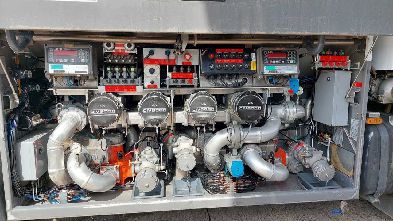 MERCEDES ACTROS - Cisterna camión: foto 3 MERCEDES ACTROS - Cisterna camión: foto 3