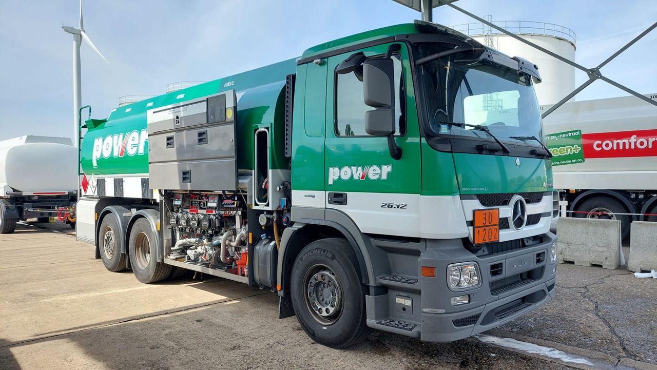 MERCEDES ACTROS - Cisterna camión: foto 3 MERCEDES ACTROS - Cisterna camión: foto 3