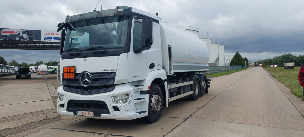 MERCEDES ANTOS - Cisterna camión: foto 1 MERCEDES ANTOS - Cisterna camión: foto 1