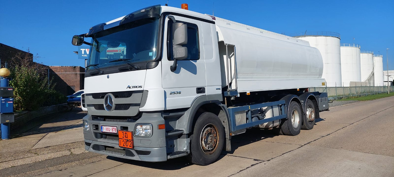 MERCEDES Actros - Cisterna camión: foto 1 MERCEDES Actros - Cisterna camión: foto 1