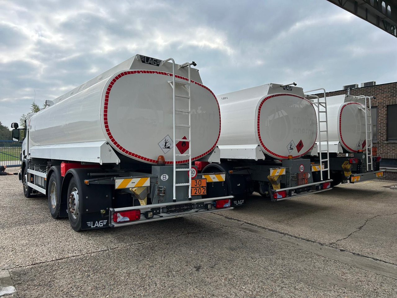 SCANIA P320/P360 (lot of 3) - Cisterna camión: foto 4 SCANIA P320/P360 (lot of 3) - Cisterna camión: foto 4