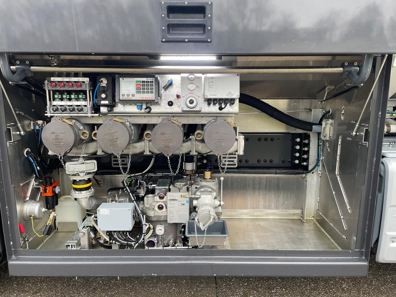 SCANIA P370 - Cisterna camión: foto 2 SCANIA P370 - Cisterna camión: foto 2