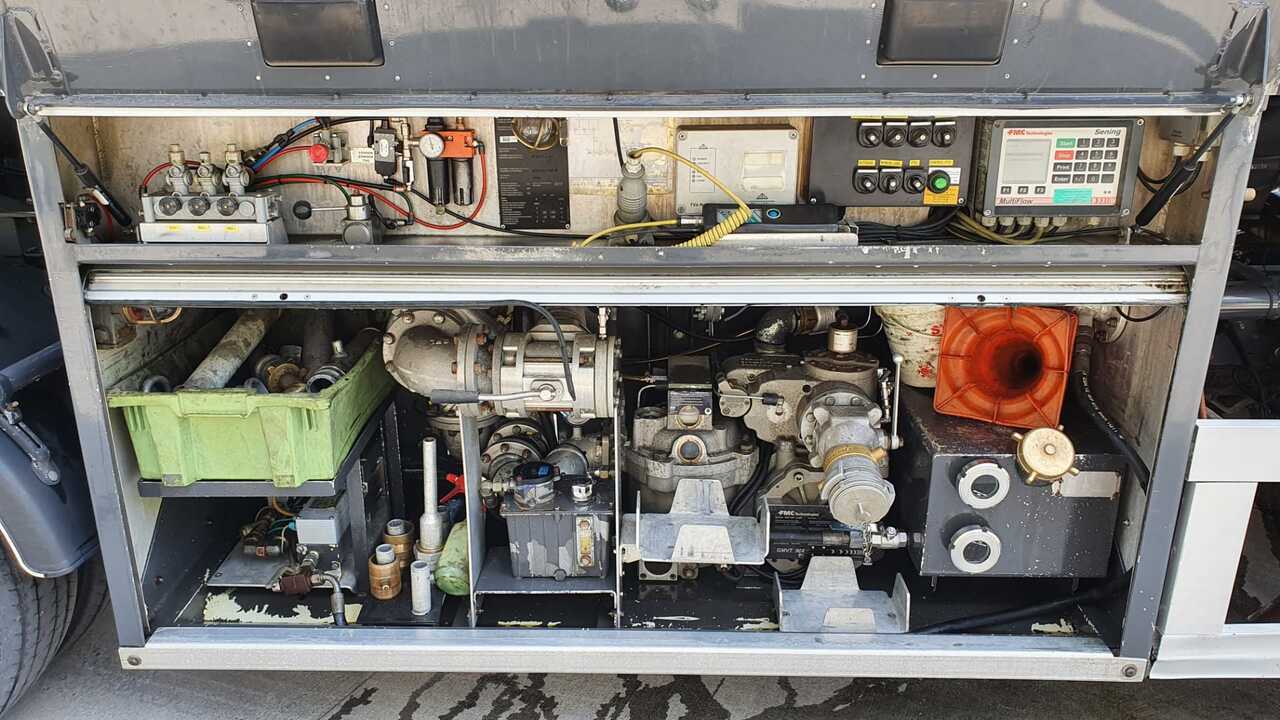 Cisterna camión VOLVO FL: foto 10