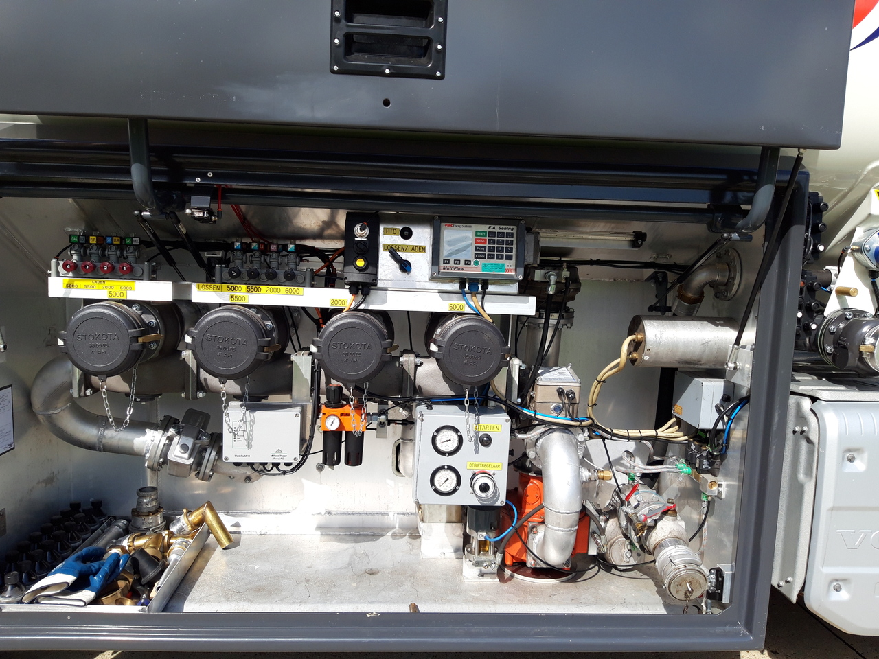 VOLVO FM - Cisterna camión: foto 2 VOLVO FM - Cisterna camión: foto 2