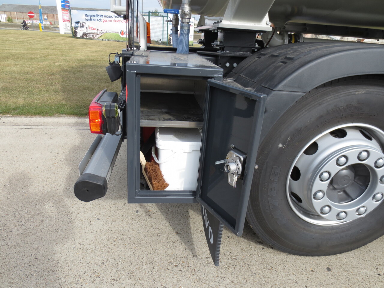 Volvo FM - Cisterna camión: foto 4 Volvo FM - Cisterna camión: foto 4