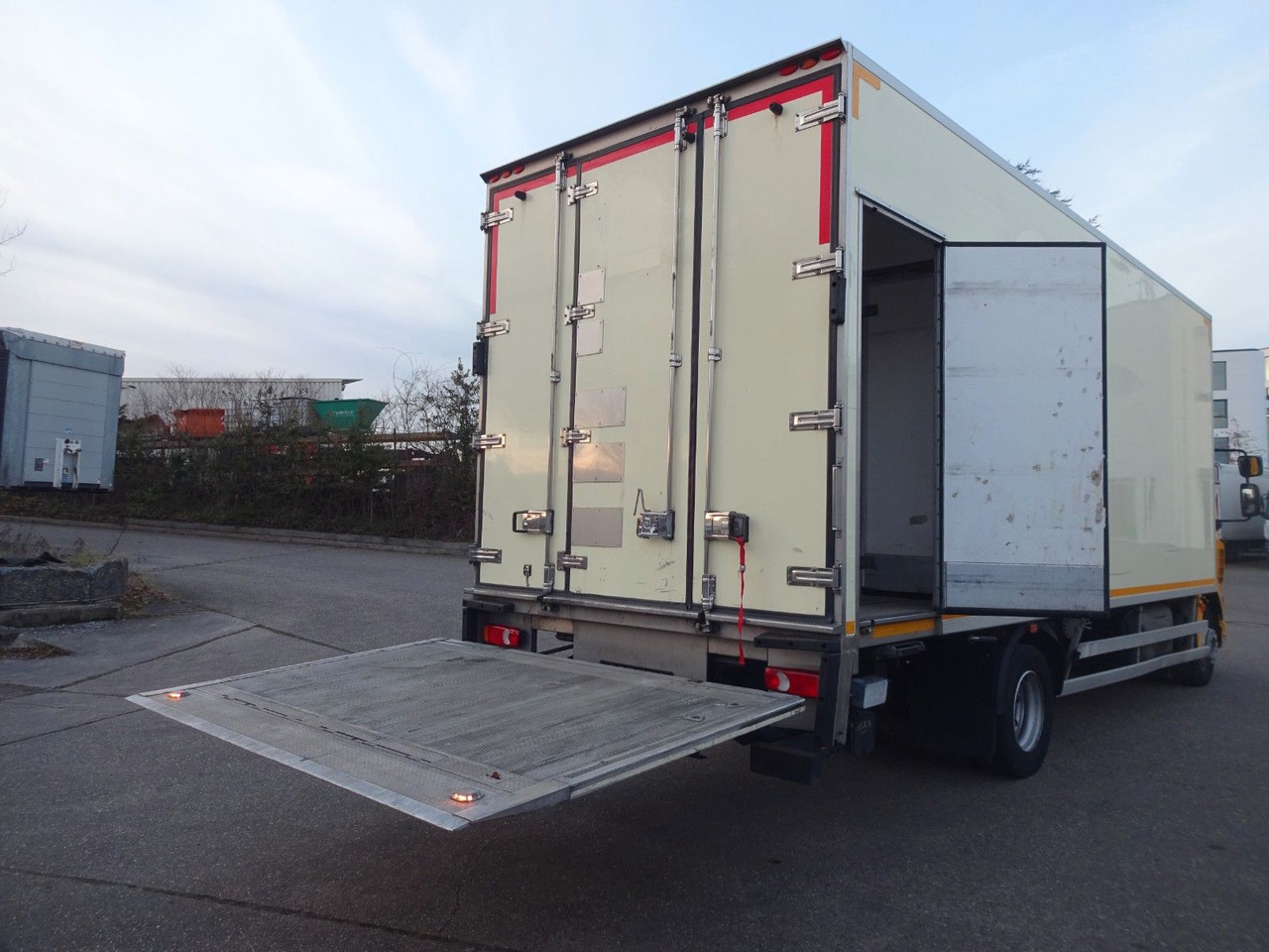 Leasing financiero de  DAF LF 230, 12 T, LBW, Türen, Klima, Automat, Kamera leasing DAF LF 230, 12 T, LBW, Türen, Klima, Automat, Kamera: foto 7