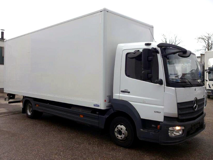 Mercedes-Benz Atego 818, Koffer mit Rolltor - Camión caja cerrada: foto 2 Mercedes-Benz Atego 818, Koffer mit Rolltor - Camión caja cerrada: foto 2