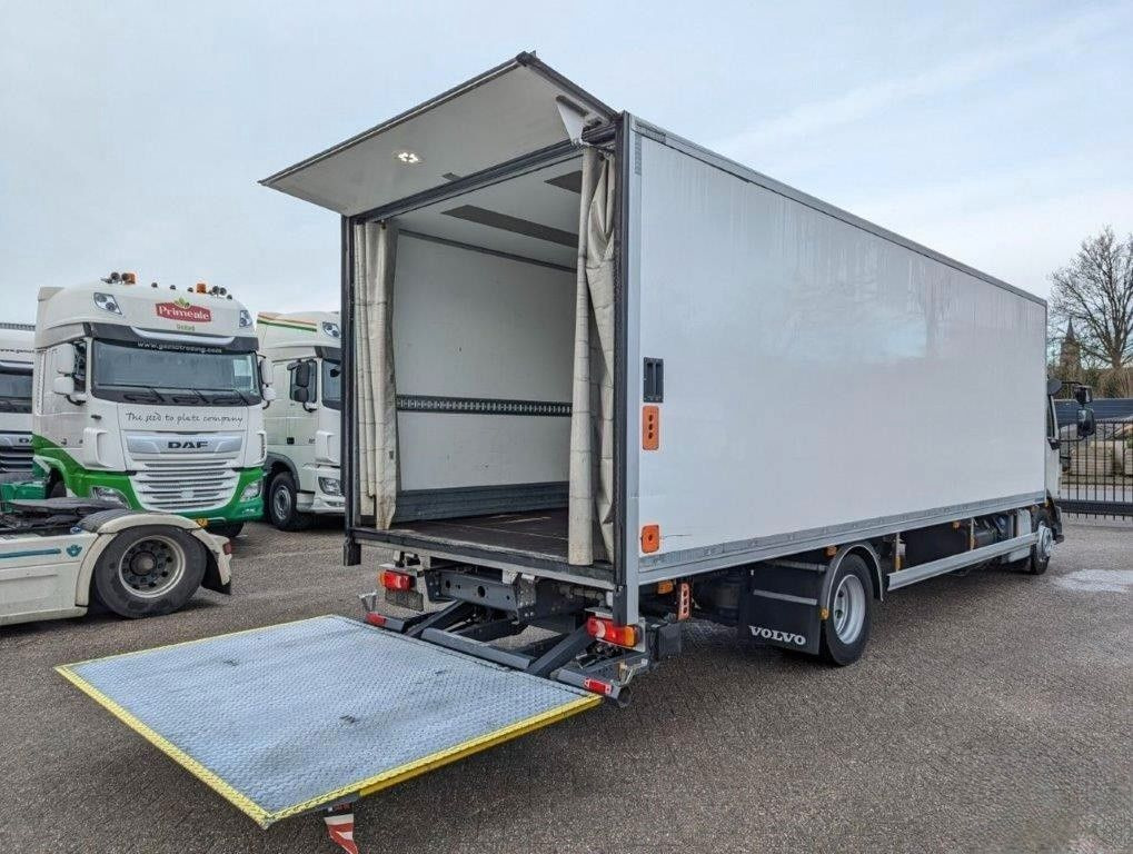 Volvo FL 210, 12tn., Isolirt, Autom, wie neu - Camión caja cerrada: foto 5 Volvo FL 210, 12tn., Isolirt, Autom, wie neu - Camión caja cerrada: foto 5