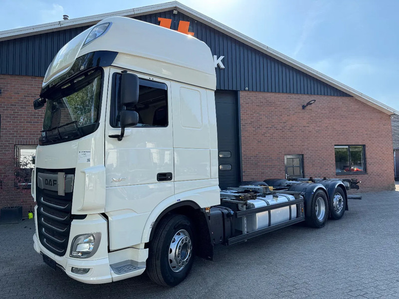 DAF XF 480 6X2 SSC FAN BDF Retarder 2x AHK Lenkachse Standairco - Portacontenedore/ Intercambiable camión: foto 1 DAF XF 480 6X2 SSC FAN BDF Retarder 2x AHK Lenkachse Standairco - Portacontenedore/ Intercambiable camión: foto 1