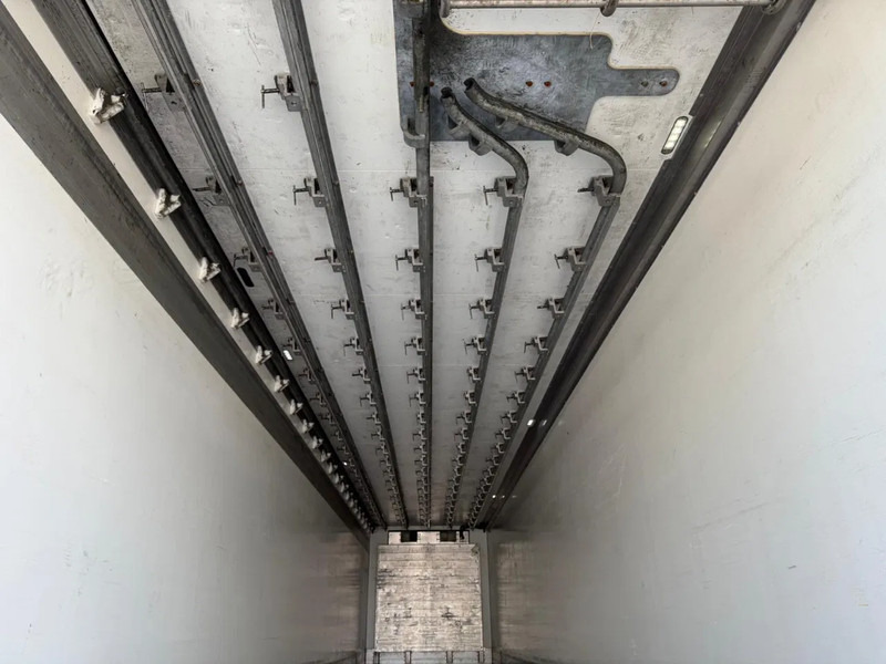 Isotérmico semirremolque Schmitz Cargobull SKO 24 5x Meatrails Rohrbahnen Fleisch Hooks Carrier Vector 1950MT: foto 13 Isotérmico semirremolque Schmitz Cargobull SKO 24 5x Meatrails Rohrbahnen Fleisch Hooks Carrier Vector 1950MT: foto 13