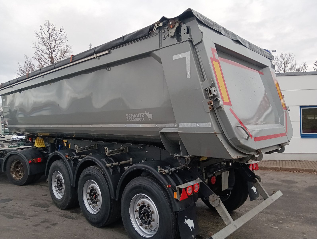 Schmitz Cargobull SKI24-7.2 SR HARDOX 27,5m3 FullOption 6348kg TÜV - Volquete semirremolque: foto 4 Schmitz Cargobull SKI24-7.2 SR HARDOX 27,5m3 FullOption 6348kg TÜV - Volquete semirremolque: foto 4