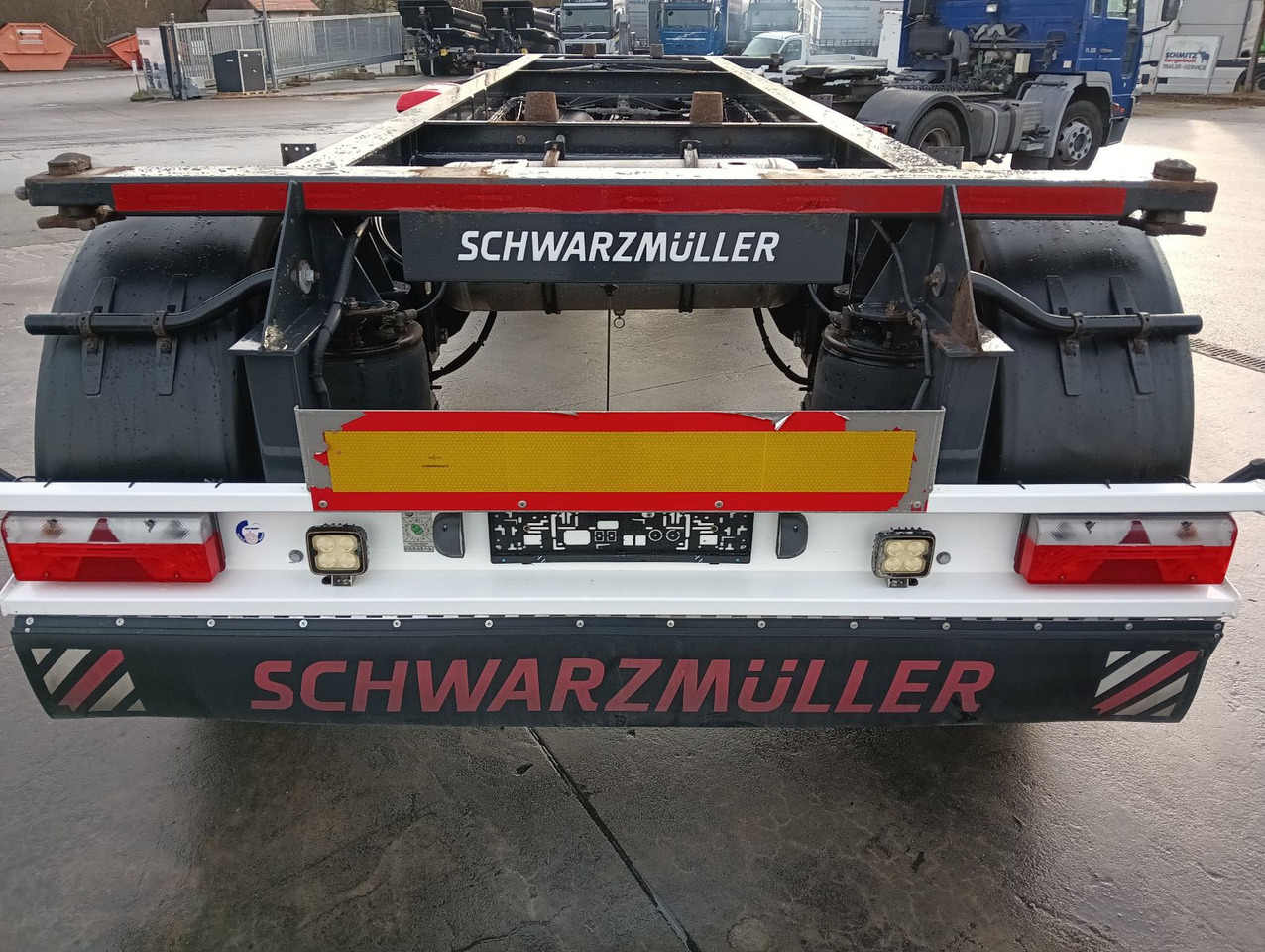 Schwarzmüller 2-A BDF 1,22/1,32 ALCOA Alufelgen ADR 120tkm TÜV Schwarzmüller 2-A BDF 1,22/1,32 ALCOA Alufelgen ADR 120tkm TÜV - Portacontenedore/ Intercambiable remolque: foto 1 Schwarzmüller 2-A BDF 1,22/1,32 ALCOA Alufelgen ADR 120tkm TÜV Schwarzmüller 2-A BDF 1,22/1,32 ALCOA Alufelgen ADR 120tkm TÜV - Portacontenedore/ Intercambiable remolque: foto 1