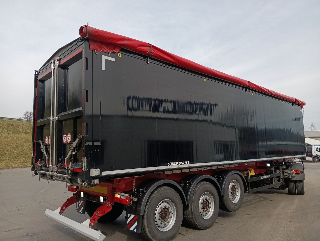 Schwarzmüller K-Serie ALU 54m3 Getreide 6250kg TopZustand - Volquete semirremolque: foto 2 Schwarzmüller K-Serie ALU 54m3 Getreide 6250kg TopZustand - Volquete semirremolque: foto 2