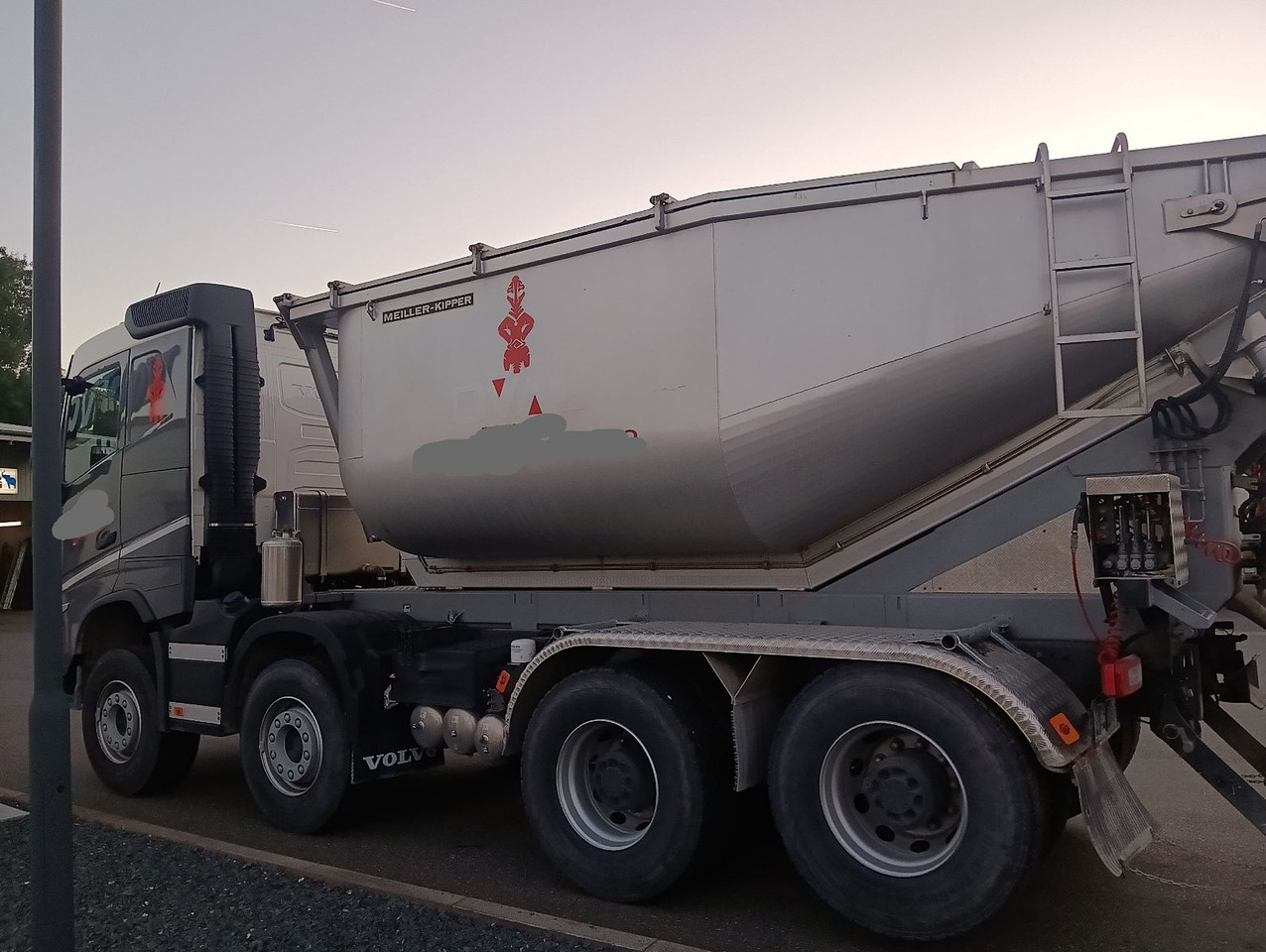 Volvo FH500 8x4R RETARDER LIFT MEILLER-Asphalt FunkAHK - Volquete camión: foto 3 Volvo FH500 8x4R RETARDER LIFT MEILLER-Asphalt FunkAHK - Volquete camión: foto 3