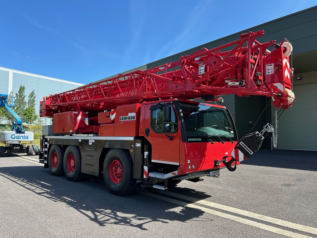 LIEBHERR LTM1060-3.1 with only 5,090 kms from New - Grúa todo terreno: foto 4 LIEBHERR LTM1060-3.1 with only 5,090 kms from New - Grúa todo terreno: foto 4