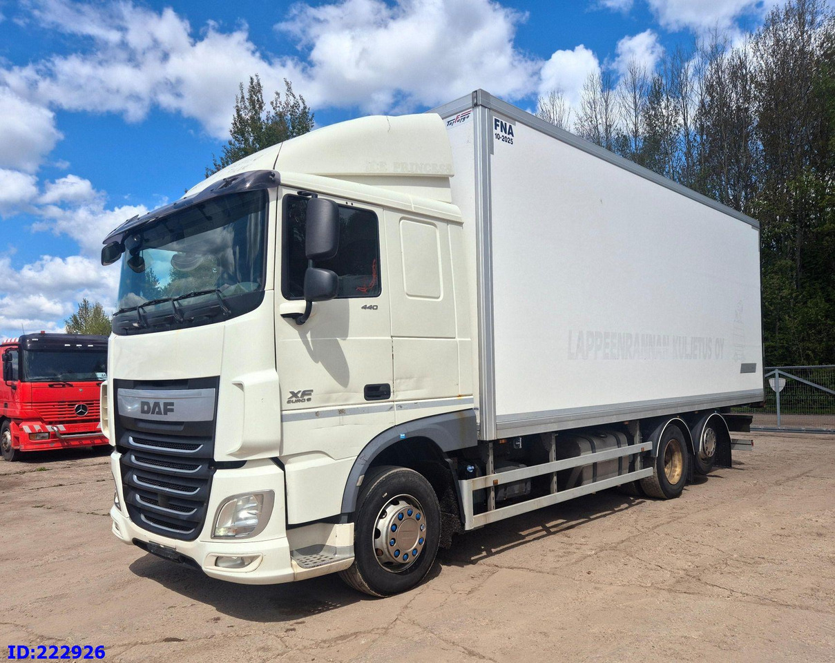 DAF XF 106 440 FAR 6x2 Euro6 - Isotérmico camión: foto 4 DAF XF 106 440 FAR 6x2 Euro6 - Isotérmico camión: foto 4
