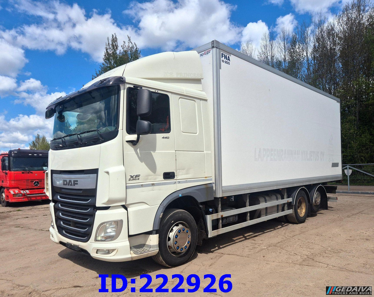 DAF XF 106 440 FAR 6x2 Euro6 - Isotérmico camión: foto 4 DAF XF 106 440 FAR 6x2 Euro6 - Isotérmico camión: foto 4