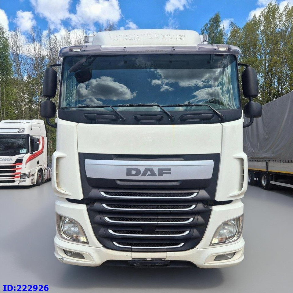 DAF XF 106 440 FAR 6x2 Euro6 - Isotérmico camión: foto 2 DAF XF 106 440 FAR 6x2 Euro6 - Isotérmico camión: foto 2