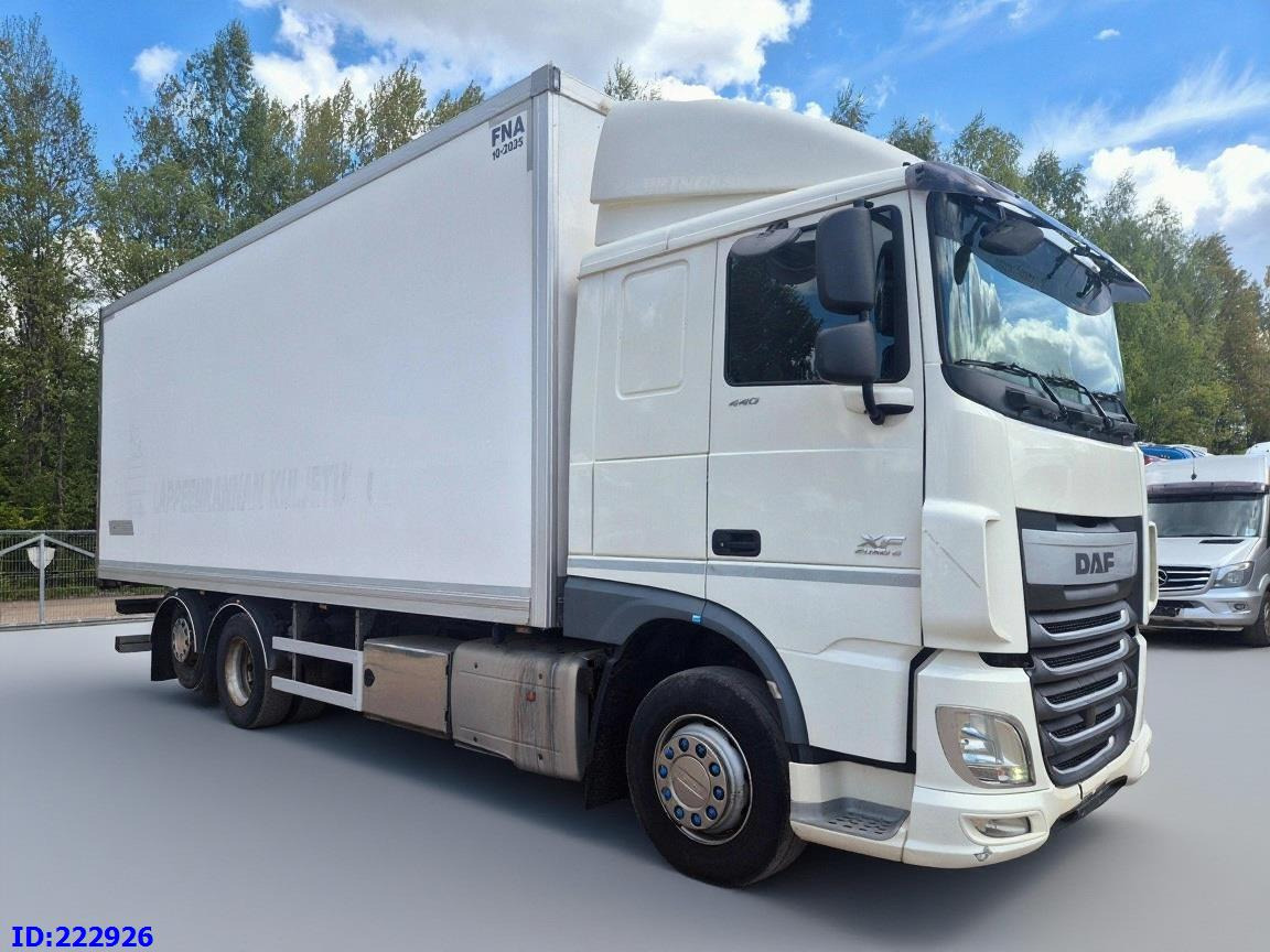 DAF XF 106 440 FAR 6x2 Euro6 - Isotérmico camión: foto 4 DAF XF 106 440 FAR 6x2 Euro6 - Isotérmico camión: foto 4