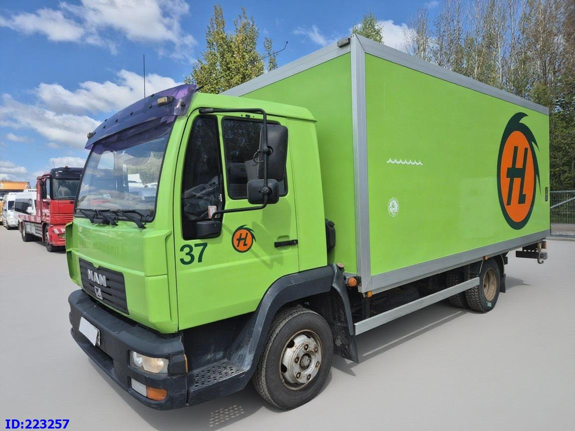 MAN LE 8.150 Manual 139tkm ONLY - Camión caja cerrada: foto 1 MAN LE 8.150 Manual 139tkm ONLY - Camión caja cerrada: foto 1