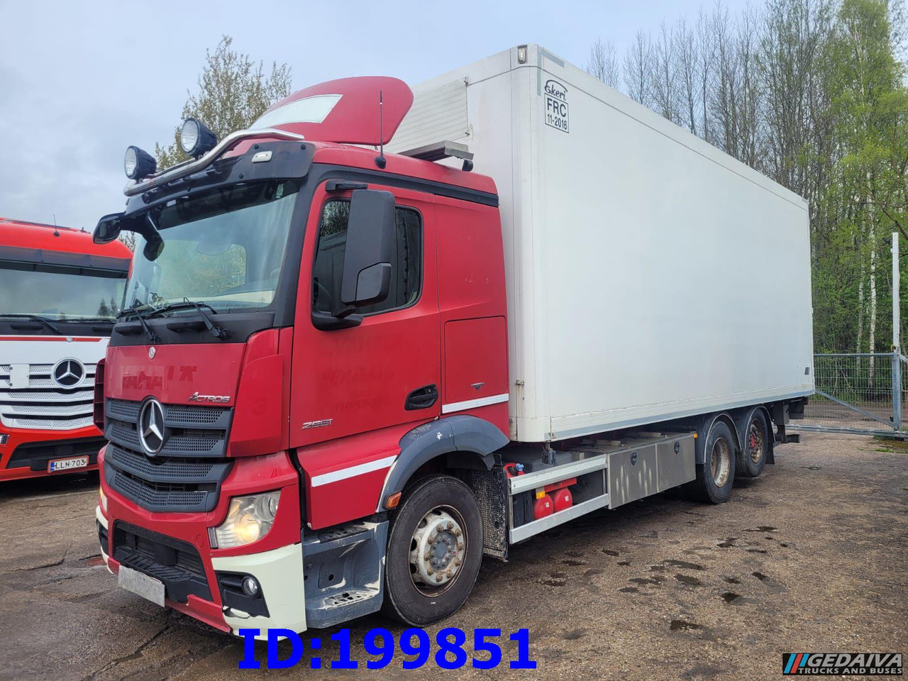 MERCEDES-BENZ Actros 2551 6x2 Euro5 - Camión caja cerrada: foto 1 MERCEDES-BENZ Actros 2551 6x2 Euro5 - Camión caja cerrada: foto 1