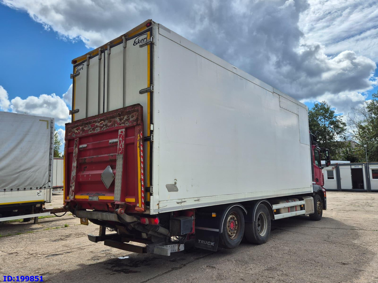 MERCEDES-BENZ Actros 2551 6x2 Euro5 - Camión caja cerrada: foto 5 MERCEDES-BENZ Actros 2551 6x2 Euro5 - Camión caja cerrada: foto 5
