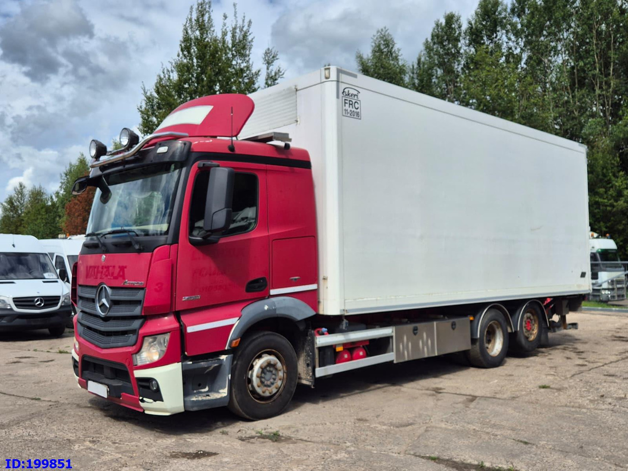 MERCEDES-BENZ Actros 2551 6x2 Euro5 - Camión caja cerrada: foto 1 MERCEDES-BENZ Actros 2551 6x2 Euro5 - Camión caja cerrada: foto 1