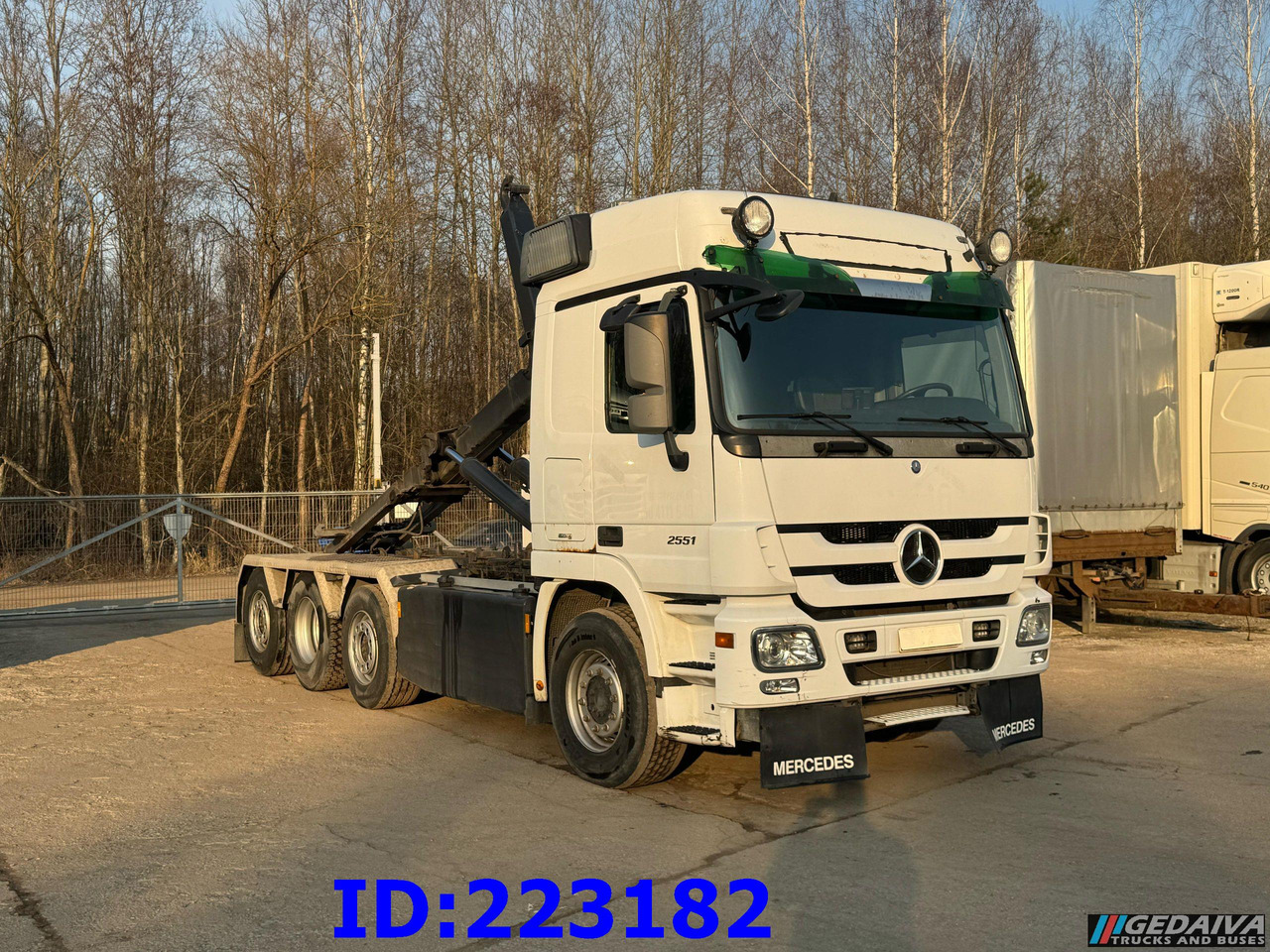 MERCEDES-BENZ Actros 2551 8x2 V8 Retarder - Multibasculante camión: foto 4 MERCEDES-BENZ Actros 2551 8x2 V8 Retarder - Multibasculante camión: foto 4