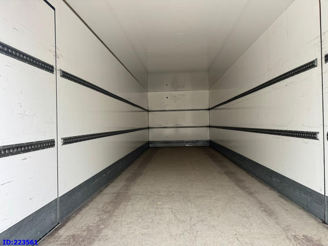 Camión caja cerrada RENAULT D 14 4x2 Euro6: foto 8