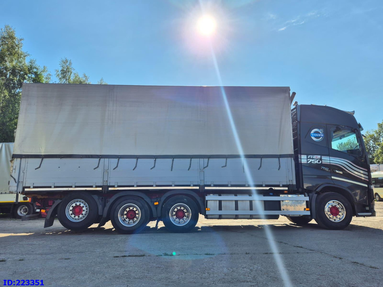 VOLVO FH16 750HP - 8x4-Steering axle - Camión lona: foto 5 VOLVO FH16 750HP - 8x4-Steering axle - Camión lona: foto 5