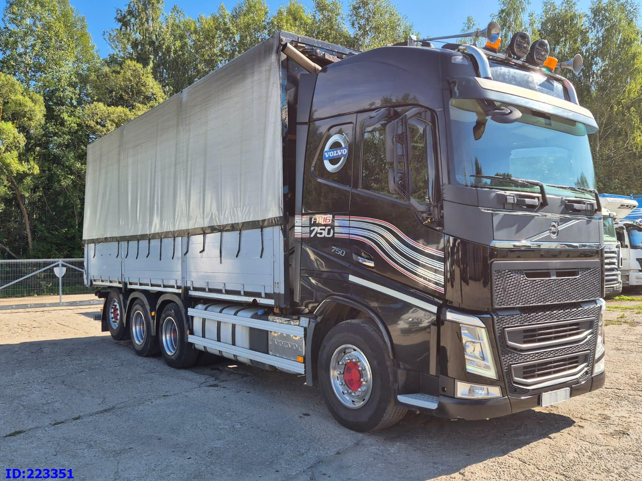 VOLVO FH16 750HP - 8x4-Steering axle - Camión lona: foto 4 VOLVO FH16 750HP - 8x4-Steering axle - Camión lona: foto 4