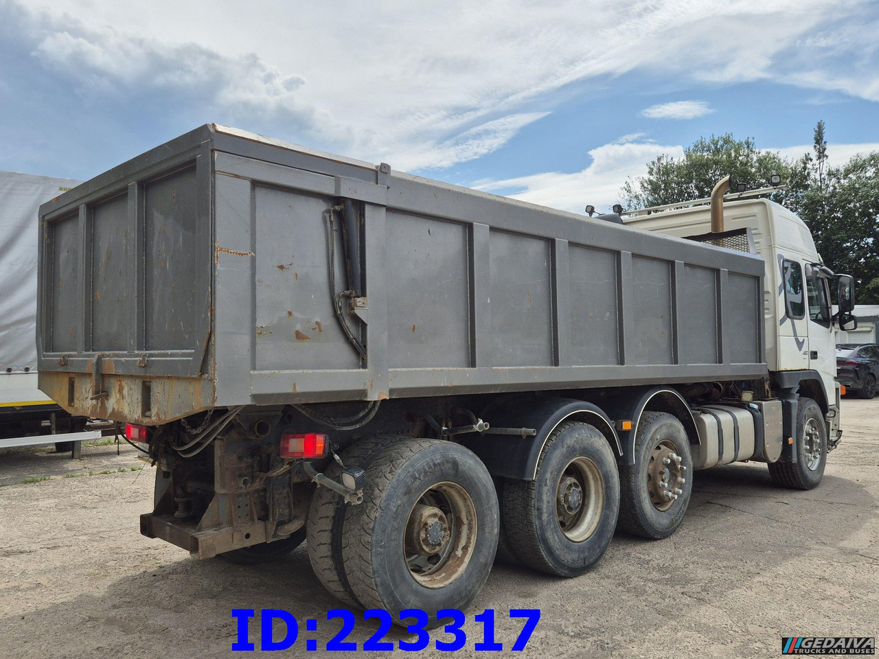 VOLVO FM13 480HP 8x4 (Big axle) - Volquete camión: foto 5 VOLVO FM13 480HP 8x4 (Big axle) - Volquete camión: foto 5