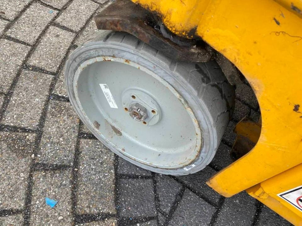 Haulotte Compact 14 - Plataforma de tijeras: foto 3 Haulotte Compact 14 - Plataforma de tijeras: foto 3