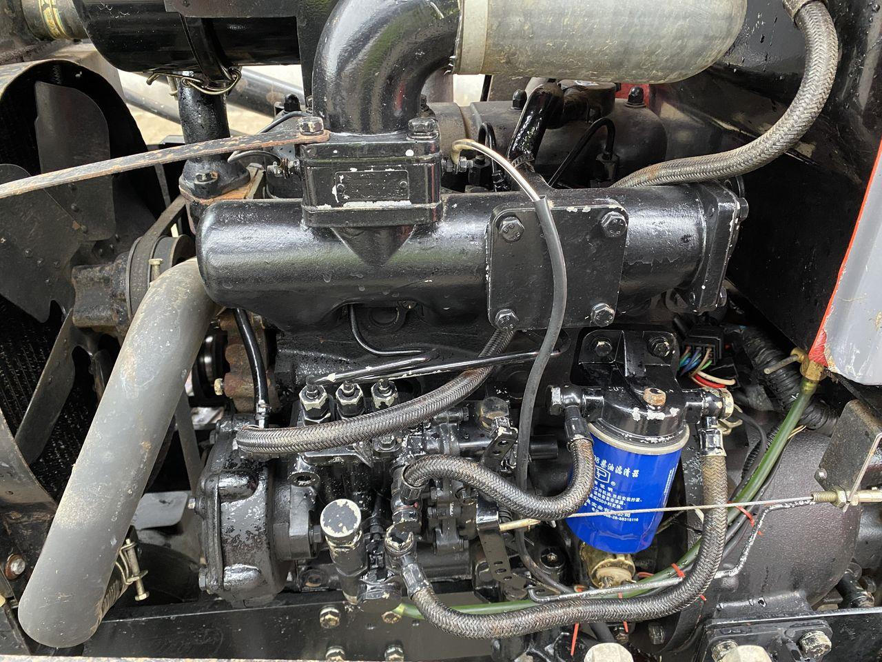 Tractor viñedo/ Frutero Dong feng DF304: foto 9