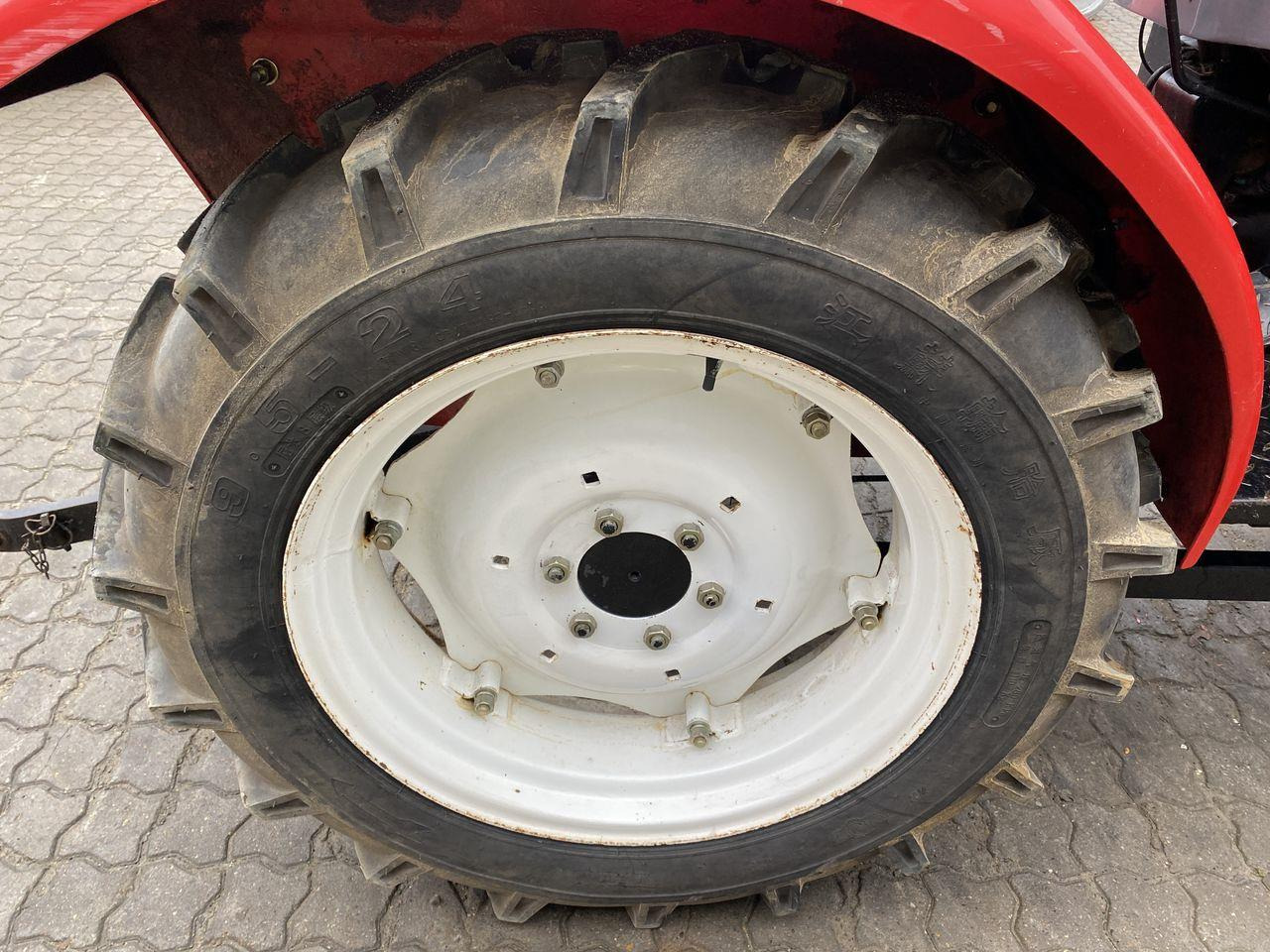 Tractor viñedo/ Frutero Dong feng DF304: foto 7