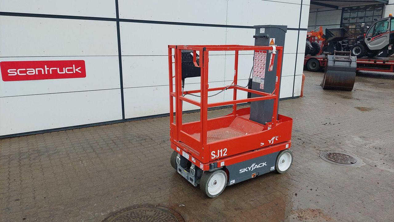 Skyjack SJ12 - Plataforma de mástil vertical: foto 1 Skyjack SJ12 - Plataforma de mástil vertical: foto 1